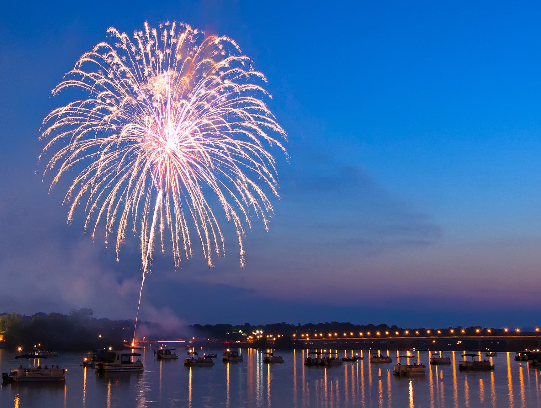 How to Enjoy a Fireworks Show from Your Boat